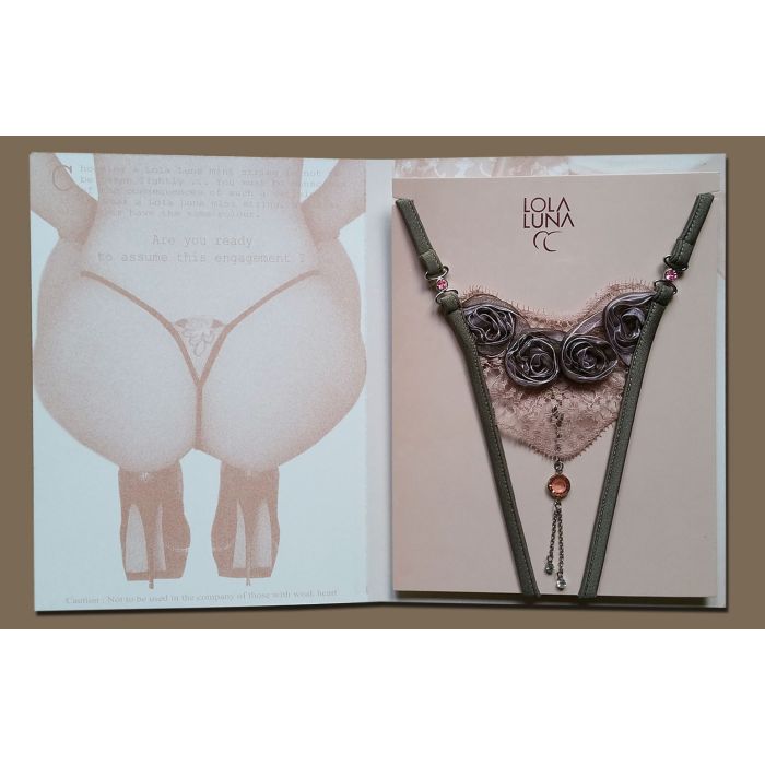 Ouvert-String ADELINA OPEN taupe-lavendel Lola Luna