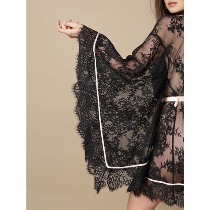 Kurzer Spitze Kimono FLEUR schwarz-puder von Marjolaine