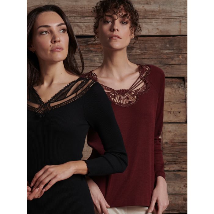 Merino Wolle-Seide LANGARMSHIRT bordeaux mit Makramee Spitze von Oscalito