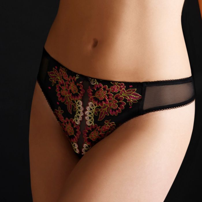 String aus Spitze NEW DIAMOND von Millesia