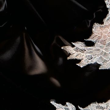 Luxus Seiden-Neglige TOPAZIO von Cotton Club nur noch in schwarz / weiß